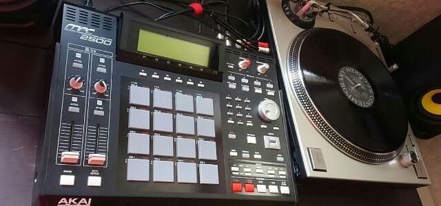 AKAI MPC2500-TopPickUp02-640×300@HeretickMentality.com.jpg